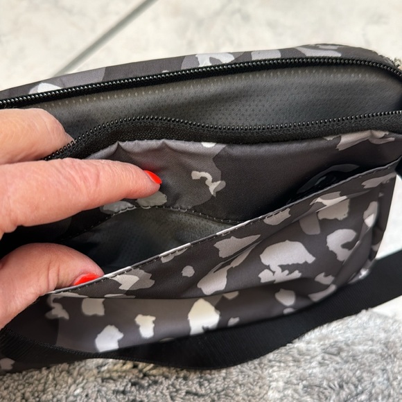 Tumi. New without tags. Endless pockets. - Picture 6 of 10